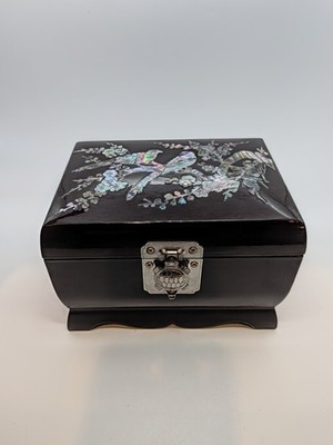 Vtg Black Laquer Jewelry Music Box w/Mother Of Pearl Inlay Korean Asian 4''x5.75''