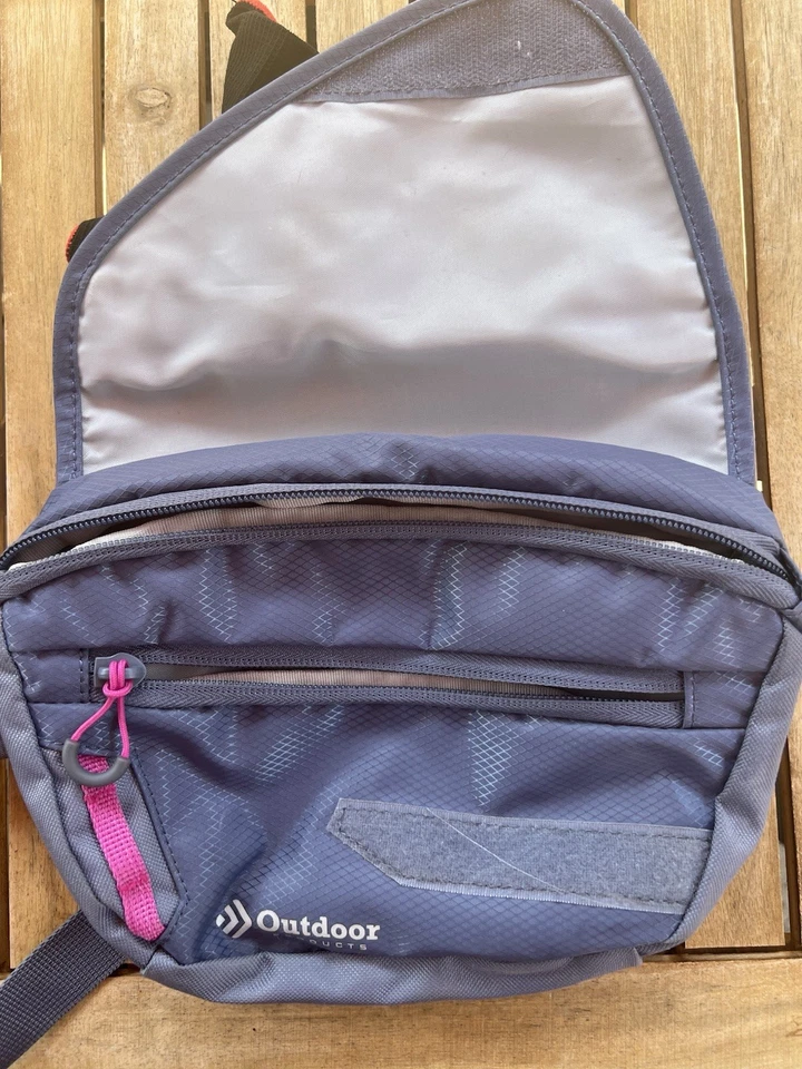 Riñonera/cuerpo cruzado gris y rosa para productos de exterior Foto 2 de 4