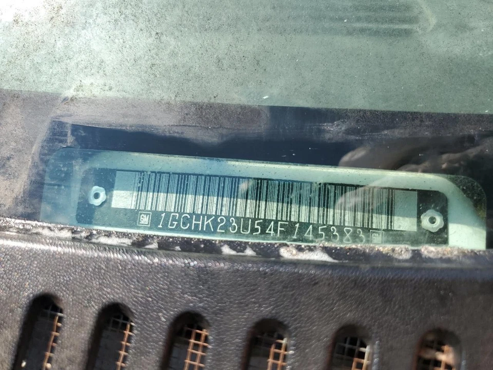 Used Left Headlight Assembly fits: 2004 Chevrolet Silverado 2500 pickup Left Gra - Image 4 of 4