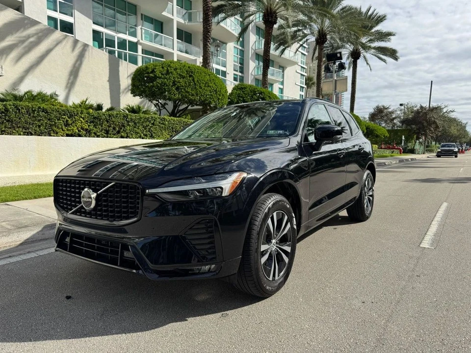 2025 Volvo XC60 B5 AWD Core - Image 4 of 4