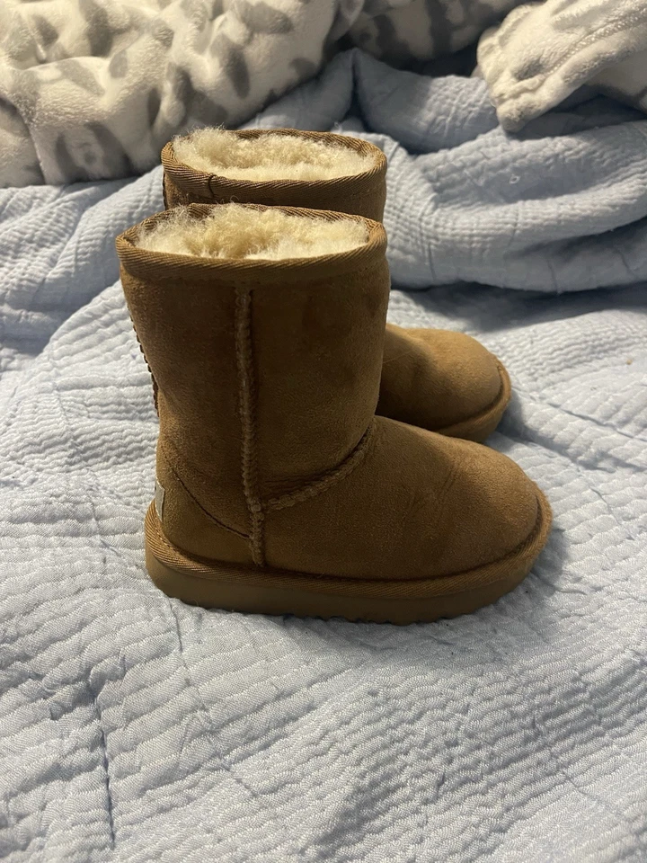 UGG Toddler Boots Size 8 - Image 2 of 4
