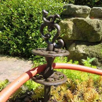 ESSCHERT DESIGN Gartenschlauchführung nostalgisch Gusseisen Garten Pflanzenschutz W8402