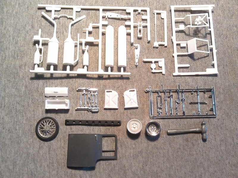 1/25 Scale Garage Items/Tools.