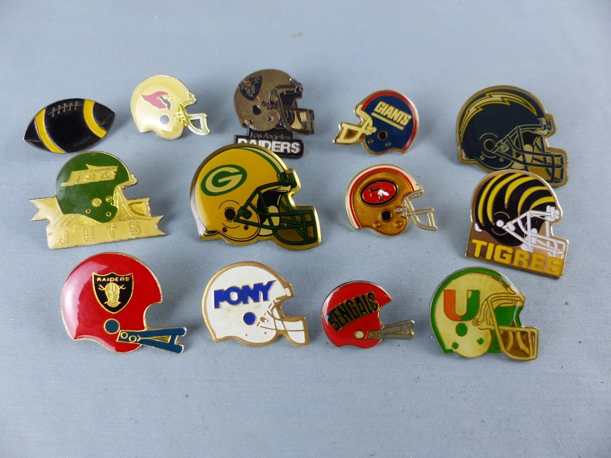 pin's Milan AC 1899 1990 coupe trophée foot football Badge pin