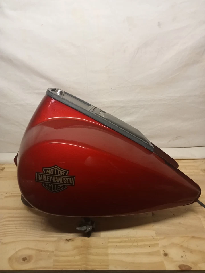Harley Davidson Electra Glide 1983 FLHT reservoir - Photo 3/4