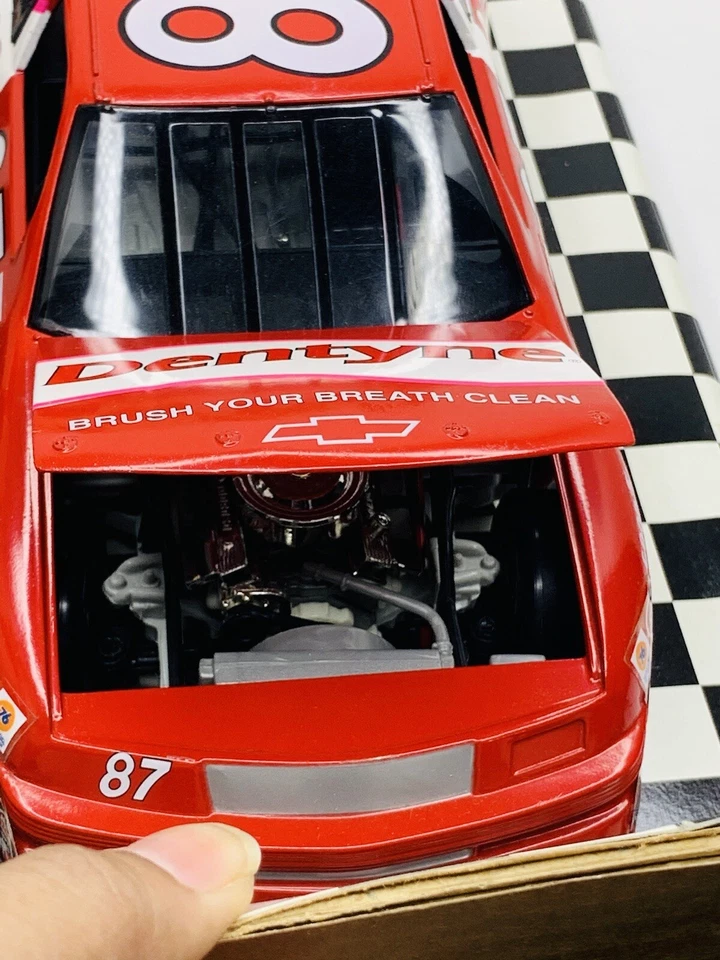 Ertl Bank Rosa Blanca Coleccionables Joe Nemechek #87 Dentyne Lumina 1021 de 2500 Foto 4 de 4