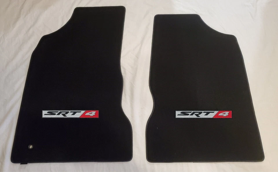 Lloyd Mats Velourtex Dodge Neon SRT-4 Emblem Front Floor Mats (2000-2005) Foto 4 de 4