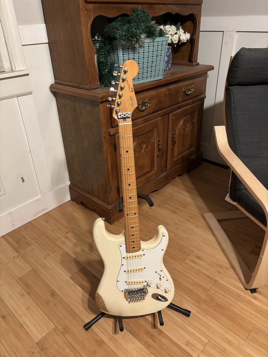 Preços baixos em Fender Squier Stratocaster Japão | eBay