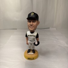 Roberto Alomar Bobblehead and Frank Thomas Statue Stadium Giveaways 56