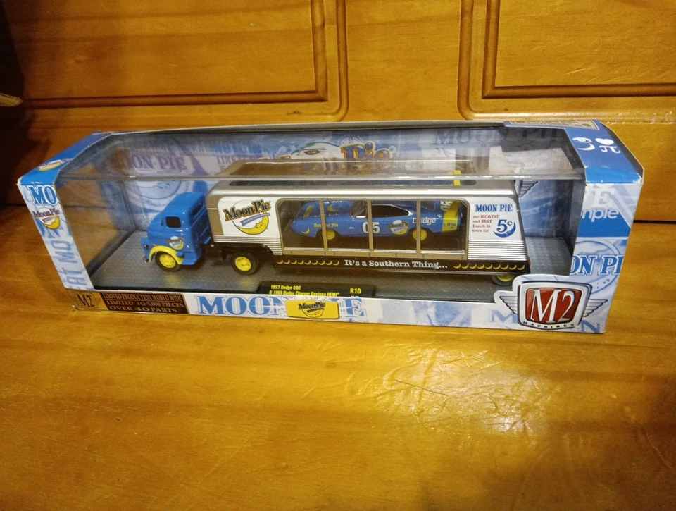 M2 Machines Auto Hauler Moon Pie 1957 Dodge COE 1969 Charger Daytona R10 13-08 - Image 2 of 4