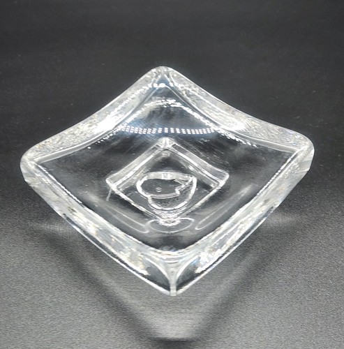 Kosta Boda BERTIL VALLIEN Days of Week "Saturday" Heart Face Glass Dish 1999 - Picture 6 of 12