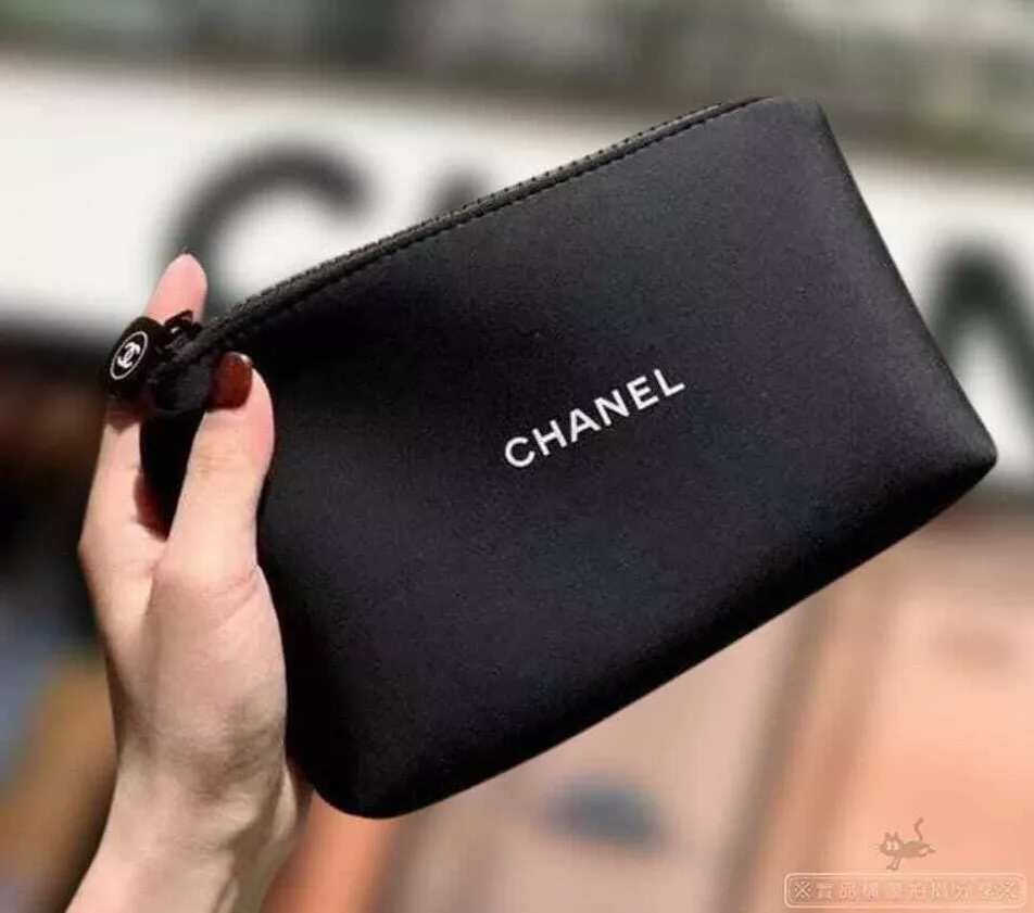 Hvert år build godt CHANEL Black Nylon Cosmetics Makeup Bag | eBay