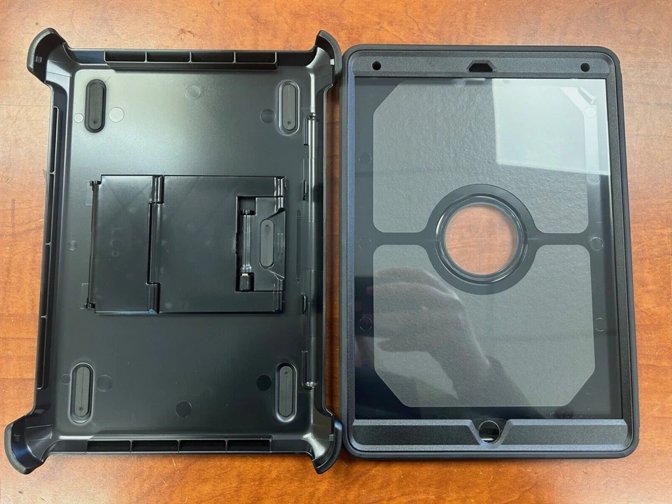 OtterBox Defender 7755781 Keyboard Folio/Case for iPad Pro 10.5 inch - Black - Image 4 of 4