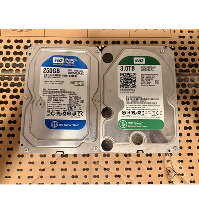 Western Digital Lot 2 3.5'' SATA HDDs WD Blue 250GB WD2500AAKX + Green 3TB