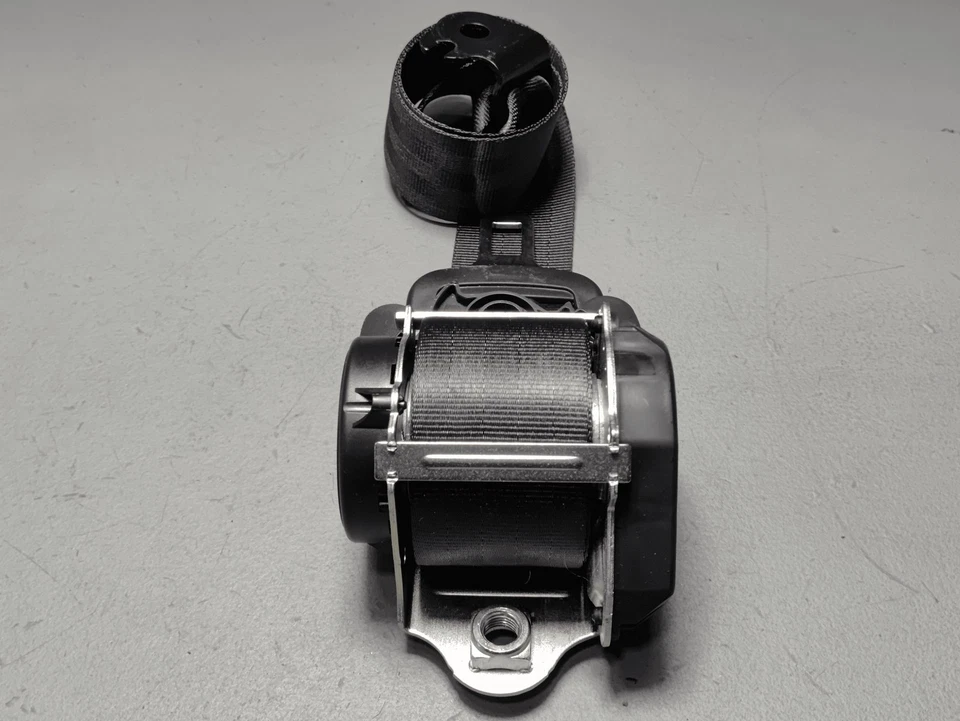 2018-2025 VOLKSWAGEN ATLAS REAR PASSENGER SIDE THIRD ROW SEAT BELT RETRACTOR OEM - Image 4 of 4