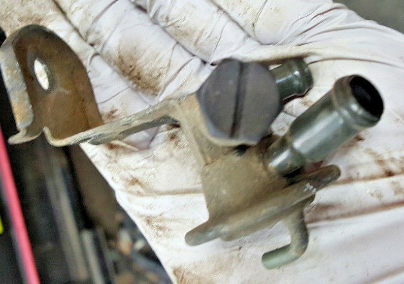 Idle Up Vacuum Valve AC A/C AIR CONDITIONING Toyota Pickup 4Runner 3.0