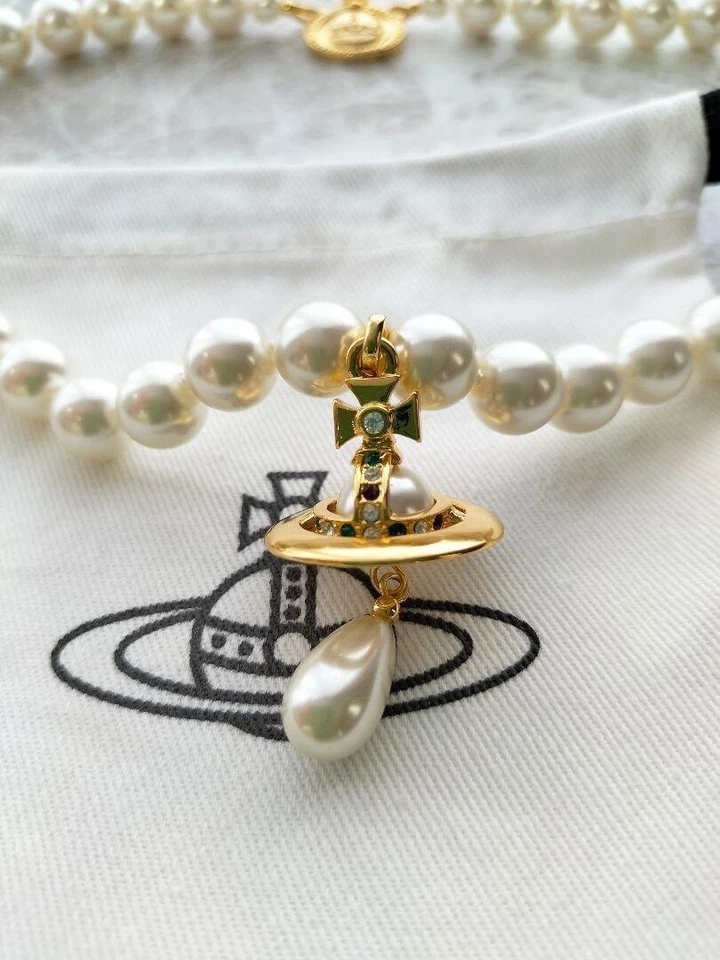 Cadena gargantilla collar oro gota perlas blancas Vivienne Westwood Foto 3 de 4