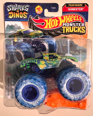 NIB Hot Wheels Monster Truck Sharks vs Dinos Team Shark Gunkster Toy Crushed Car