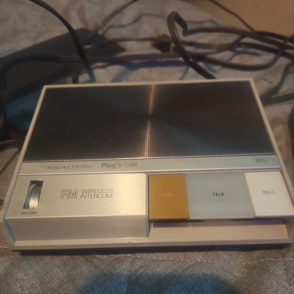 Two Plug N Talk Wireless Intercoms Realistic they Turn On As-Is Set of 2 - Image 4 of 4