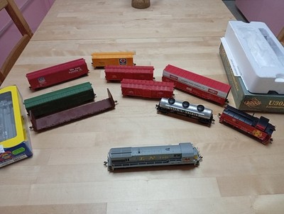 Life-Like Proto2000 H0 DC digital mit Sound US - Diesellok U30B mit 9 US-Waggons