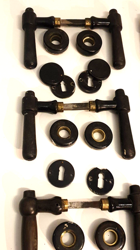 1 v. 6 Türgarnituren / Türbeschläge / Türdrücker / original um 1920 - Bild 5 von 8