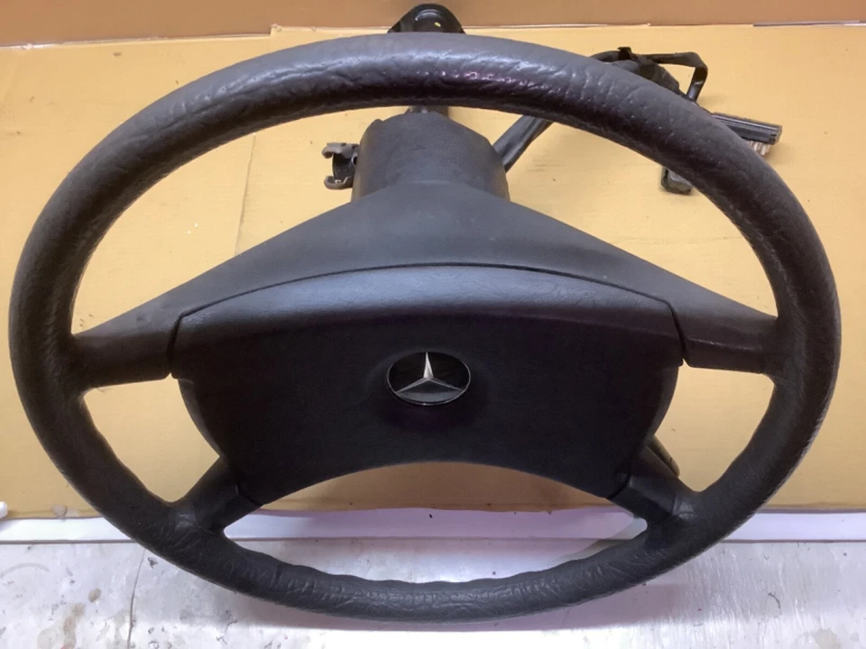 MERCEDES BENZ 300D W123 1980-1985 MONTAJE DE COLUMNA DE DIRECCIÓN Y RUEDA NEGRO OEM Foto 2 de 4