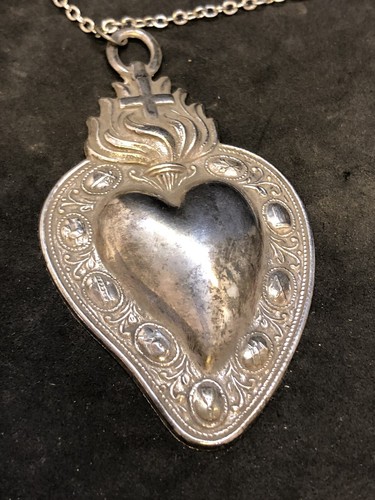 Collana cuore ex voto metallo bagno argento vintage passione pgr 7,5x 4,5 cm - Foto 6 di 12