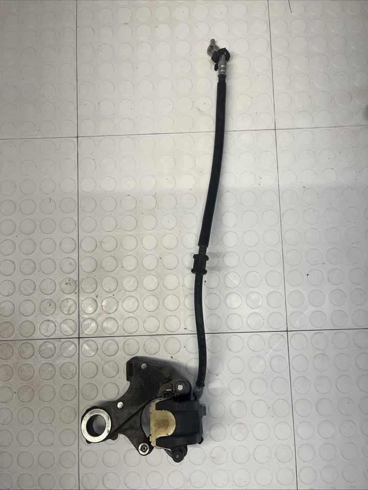 Yamaha YZF R6 R6R 2006 2007 06-07 OEM PINZA TRASERA PAD LINE OEM buen usado Foto 2 de 3