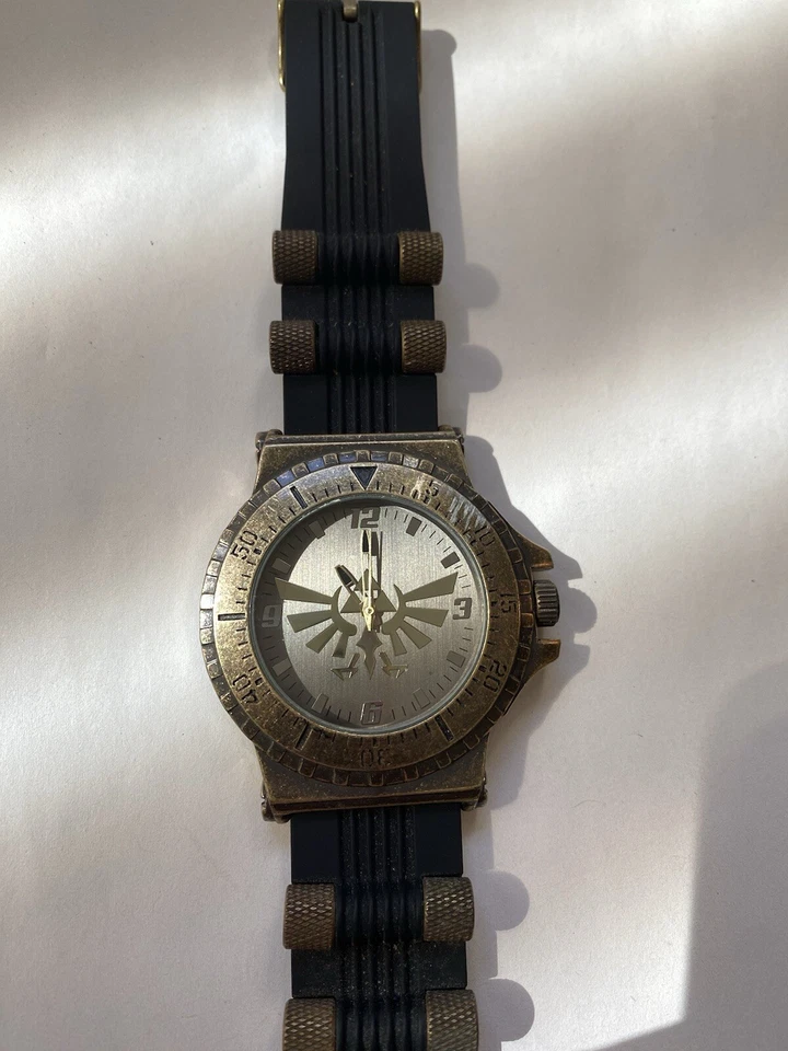 Reloj The Legend of Zelda Hyrule Triforce 2018 Bullet Band. Banda rota Foto 2 de 4