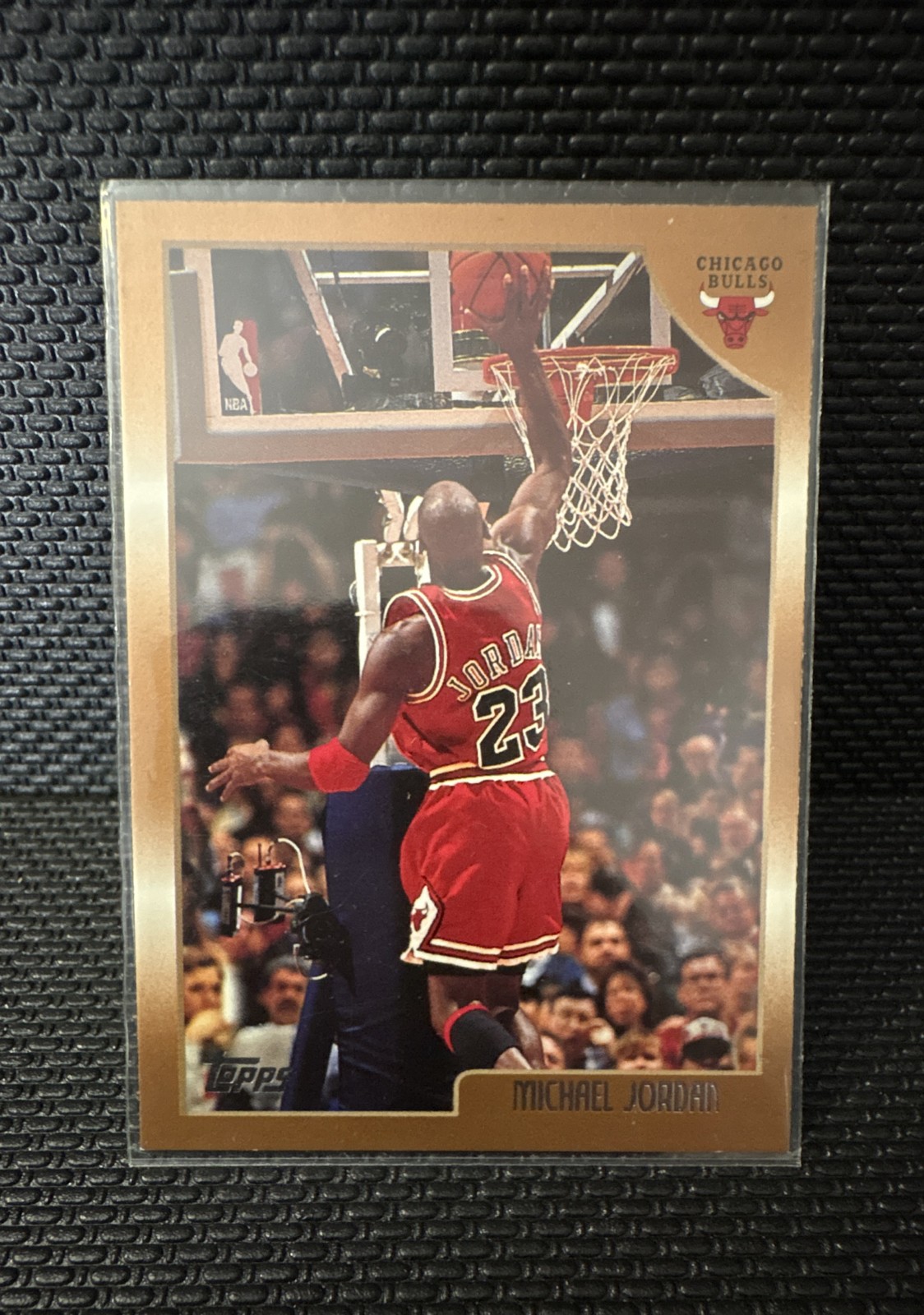 1998-99 Topps - Michael Jordan #77