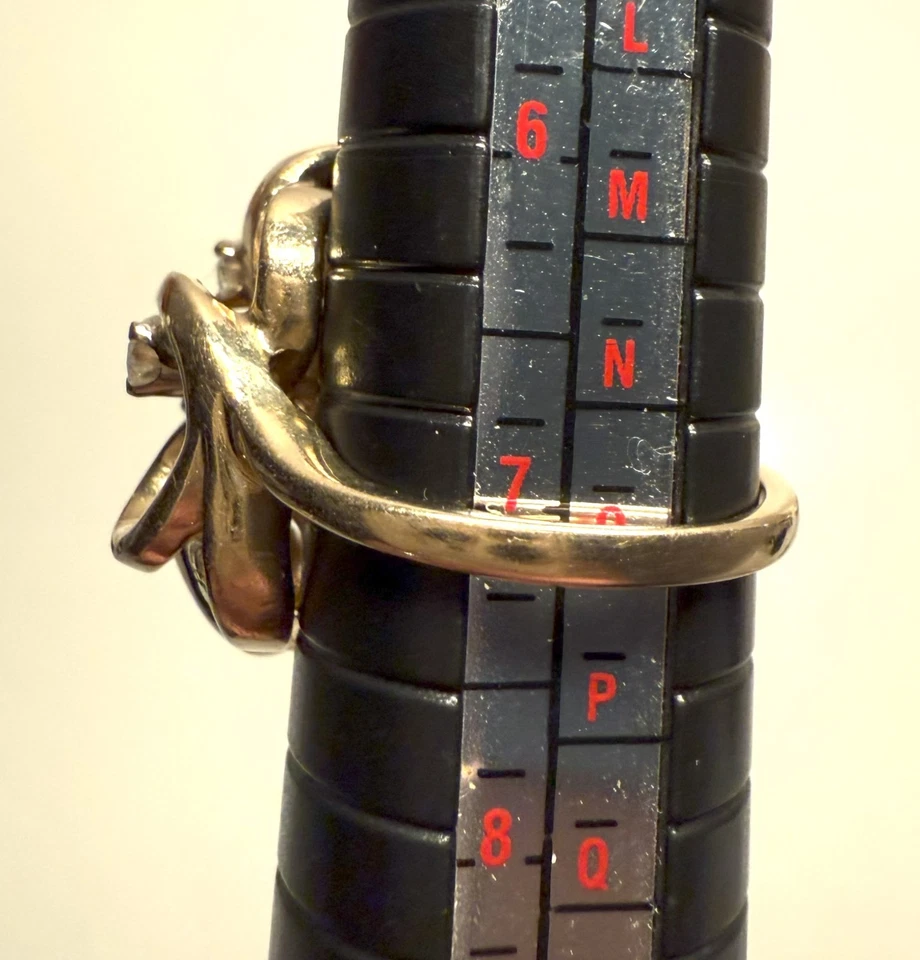 14K GOLD BRILLIANT CUT .93 CARATS DIAMOND ABSTRACT SWIRL COCKTAIL RING SIZE 7 - Image 3 of 4