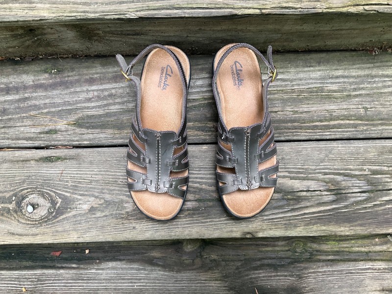 clarks sandals women size 7 wedge bronze