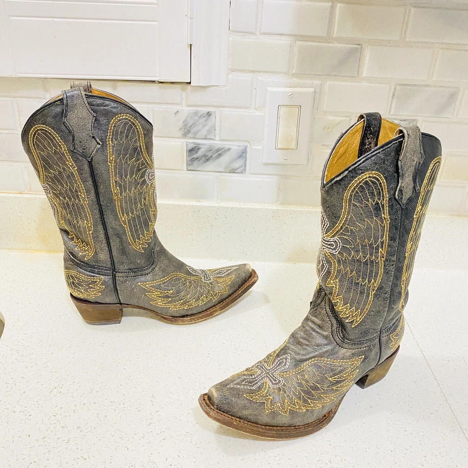 Botas Corral Teen A1029 Youth 4.5T Cuero Negro Envejecido Alas Cruz Punta Corta Foto 2 de 4