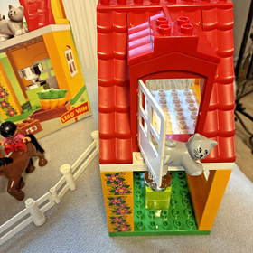 LEGO DUPLO 4974 LEGO VILLE * Equestrian Farm with 2 Figures, 1 Cat + 3 Horses with Original Box *EXCELLENT*