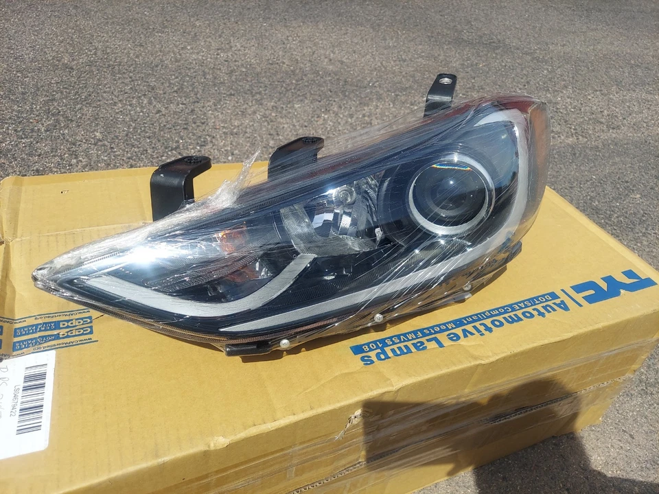 Conjunto de faros - Certificado Capa TYC 20-9808-90-9 para Hyundai Elantra 17-18 Foto 2 de 4