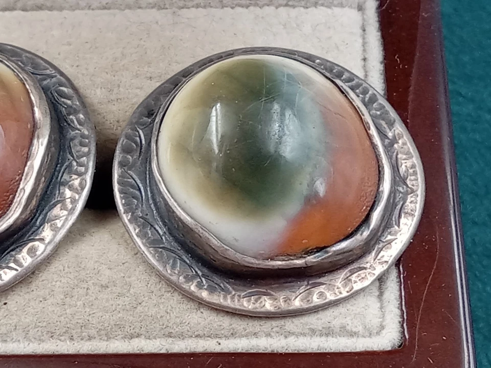 CARILIZ 手工制作纯银袖扣 带 COWRIE 贝壳 橙色 白色和绿色 — 第 2/4 张图片