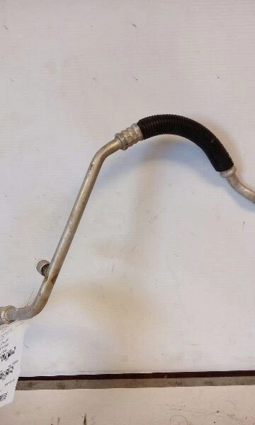 2006 Ford Focus AC Hoses 2.0 Liter 4 Cylinder - Image 4 of 4