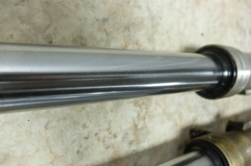 85 Kawasaki ZN 700 ZN700 A LTD HORQUILLA DELANTERA TUBOS AMORTIGUADORES DERECHA IZQUIERDA Foto 4 de 4