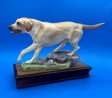 ALBANY FINE CHINA ENGLAND LT ED PORCELAIN FIGURINE OF A LABRADOR RETRIEVER DOG