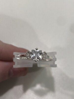 Beeline Fashion Jewelry Silver Three Gem Ring XS