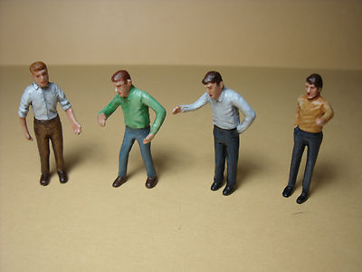 FIGURINES 1/43 SET 389 LE CASTING VROOM NOT PEINT FOR NOREV MINICHAMPS