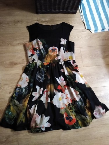 TED BAKER size 4 - FLORA Prints Cap 