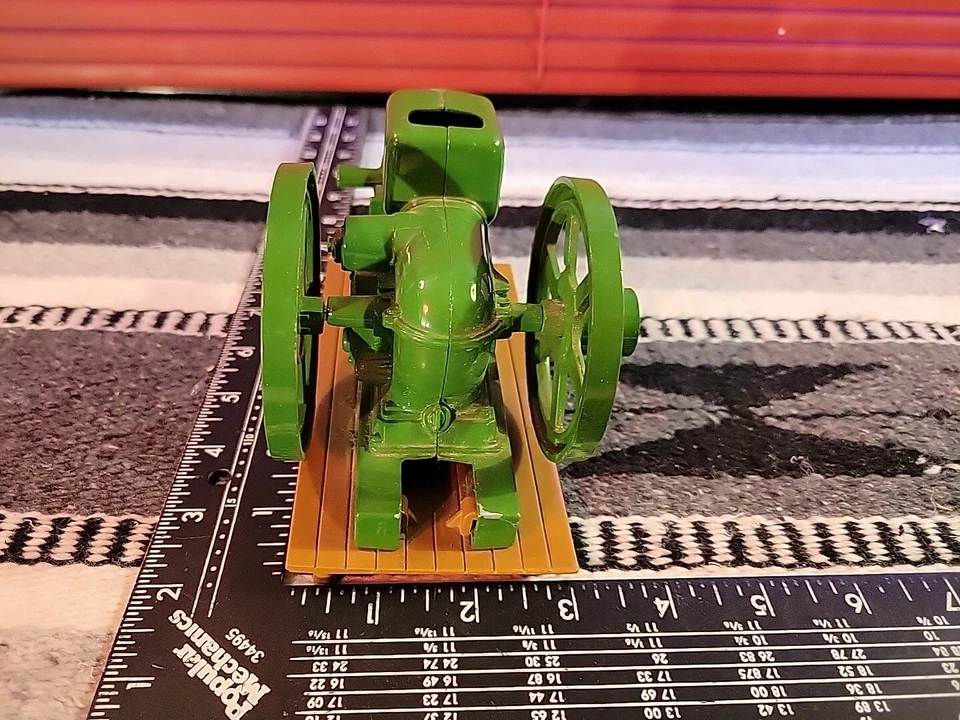Ertl John Deere E Stationary Gas Engine 1/6 Diecast Hit And Miss Engine Replica - Image 3 of 4