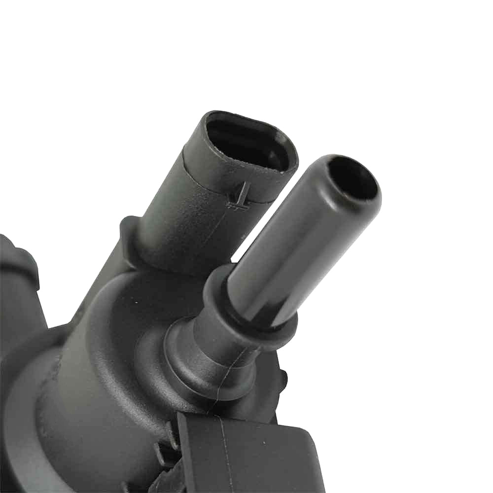 For 2' F22 F23 4' F32 F33 5' G30 7' G11 G12 Fuel Tank Breather