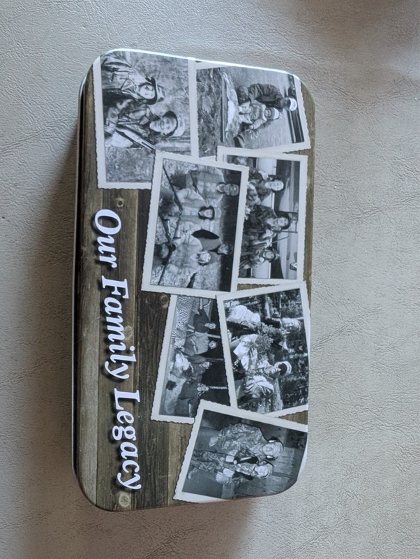 Browning "Our Family Legacy" Pocket Knife Set in collector Tin***FREE SHIPPING**