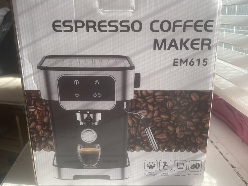 EM615 Espresso Machine 20 Bar 1200W 1.8L Steam Wand Digital Touch Silver