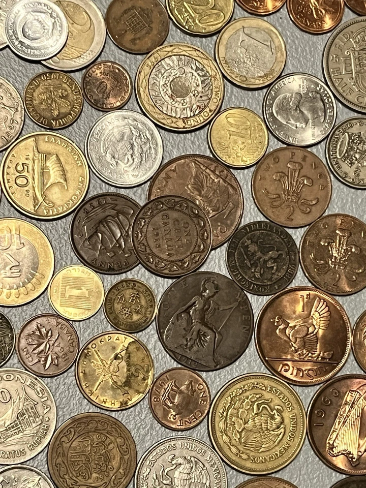 HUGE MIXED BULK LOT ASSORTED WORLD/FOREIGN COINS!  Approximately 2 Lbs 9 Oz - Image 3 of 4