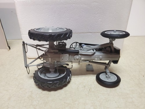 Toy Ford 9N with Ferguson System Tractor Ertl Precision Series #352 - Picture 11 of 11