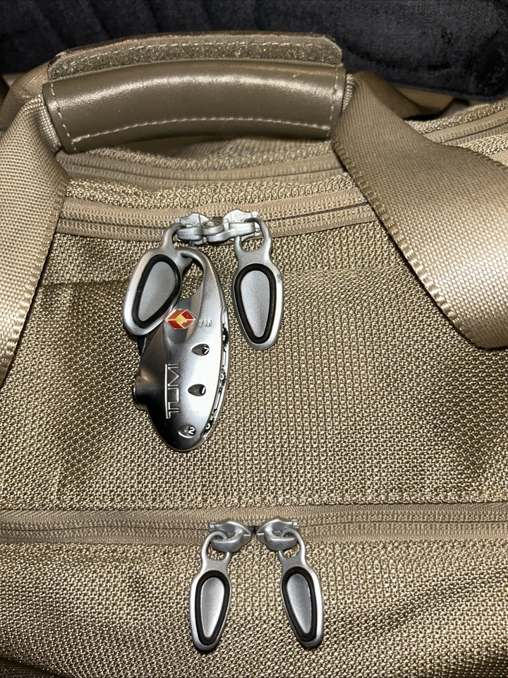 TUMI T3 Duffle Bag Carryon Champagne Gold Nylon Travel Gym Luggage Lock 20X14X9 - Image 2 of 4