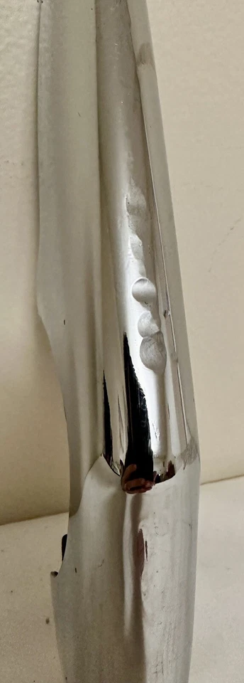 Protector de parachoques trasero izquierdo lado del conductor Chevrolet Corvair 1966-1969 GM OEM Foto 4 de 4